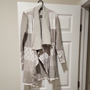 Women's Gray and White Cardigan Sweater